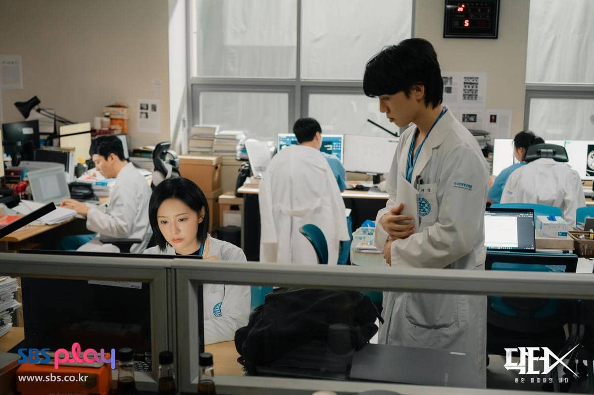 still cuts drama Doctor X: Mafia in White