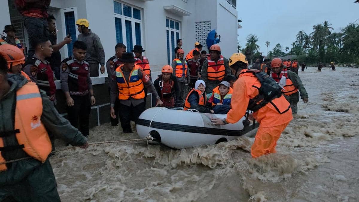 Banjir di Padang: 672 Jiwa Mengungsi, 120 Rumah Terdampak