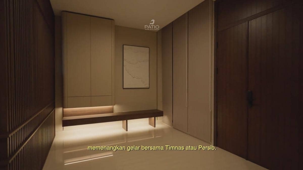 Tampilan eksterior rumah Thom Haye di Bandung yang dibahas dalam tayangan kanal YouTube Patio Livity.