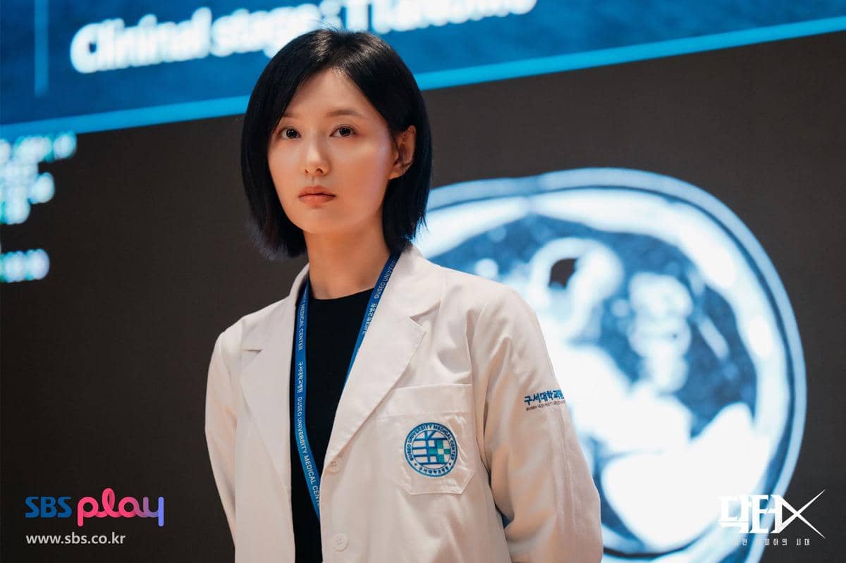 Potongan adegan promosi drama Korea Doctor X: Mafia in White dalam materi resmi yang dirilis oleh SBS.