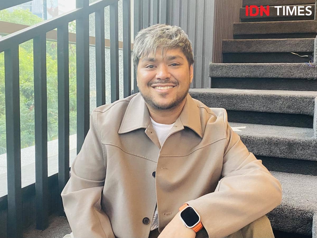 Ahmad Abdul berpose untuk potret di dalam kantor IDN Times di Jakarta pada Selasa, 6 Oktober 2026.