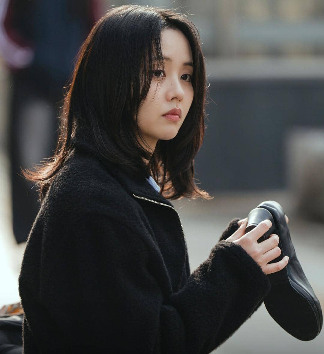 Cuplikan adegan dari drama Between Steps yang dibagikan melalui akun Instagram ENA Drama kepada penggemar.