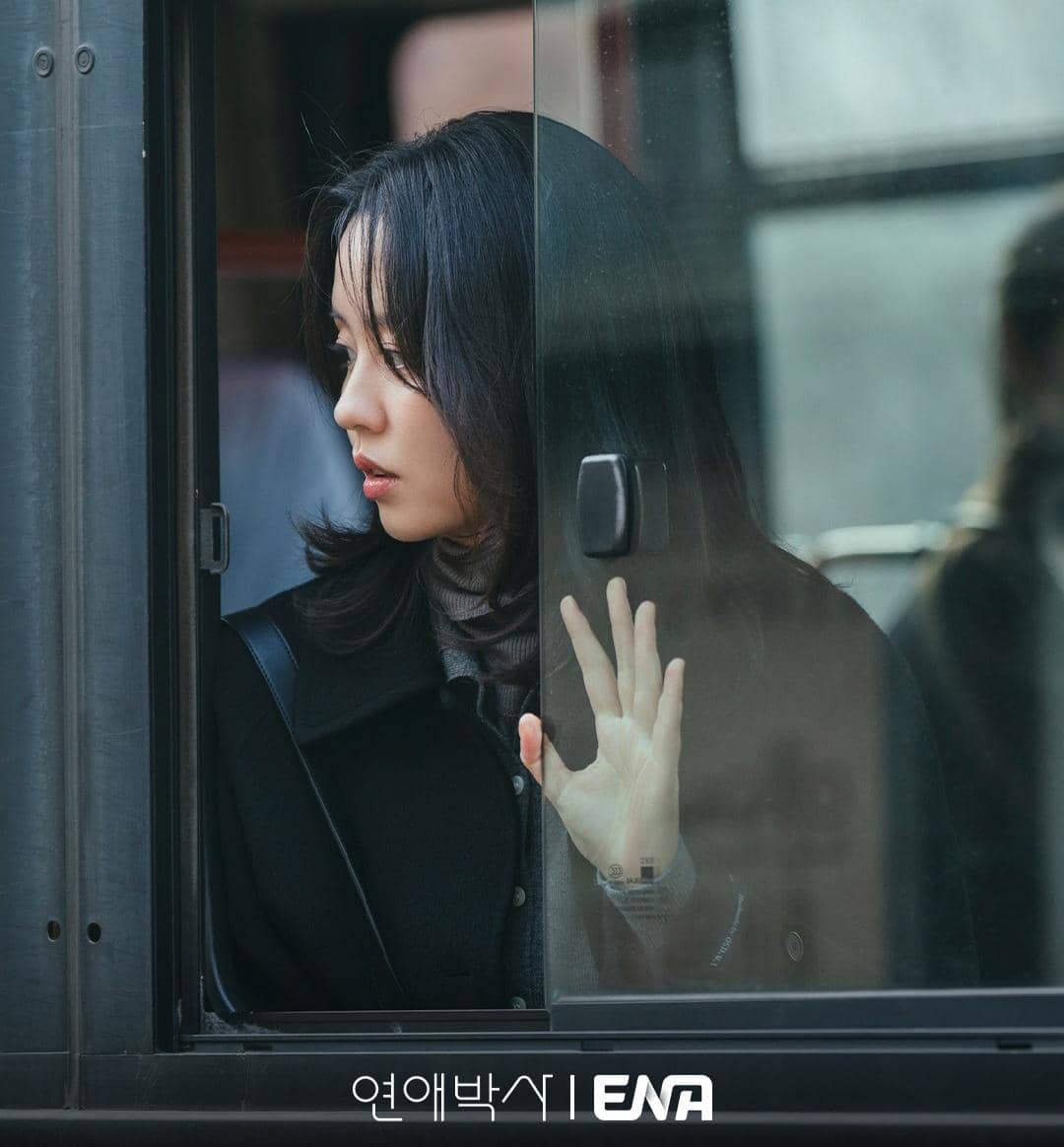 Cuplikan adegan dari drama Between Steps dalam unggahan akun Instagram ENA Drama, menampilkan materi promosi serial.