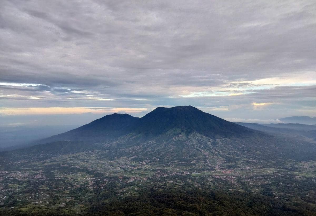 potret Gunung Tandikat Sumatra Barat