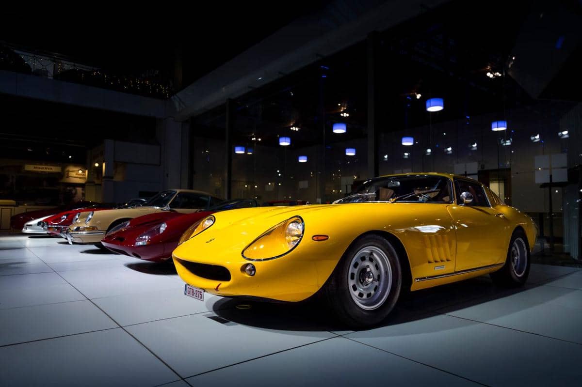 ilustrasi showroom mobil