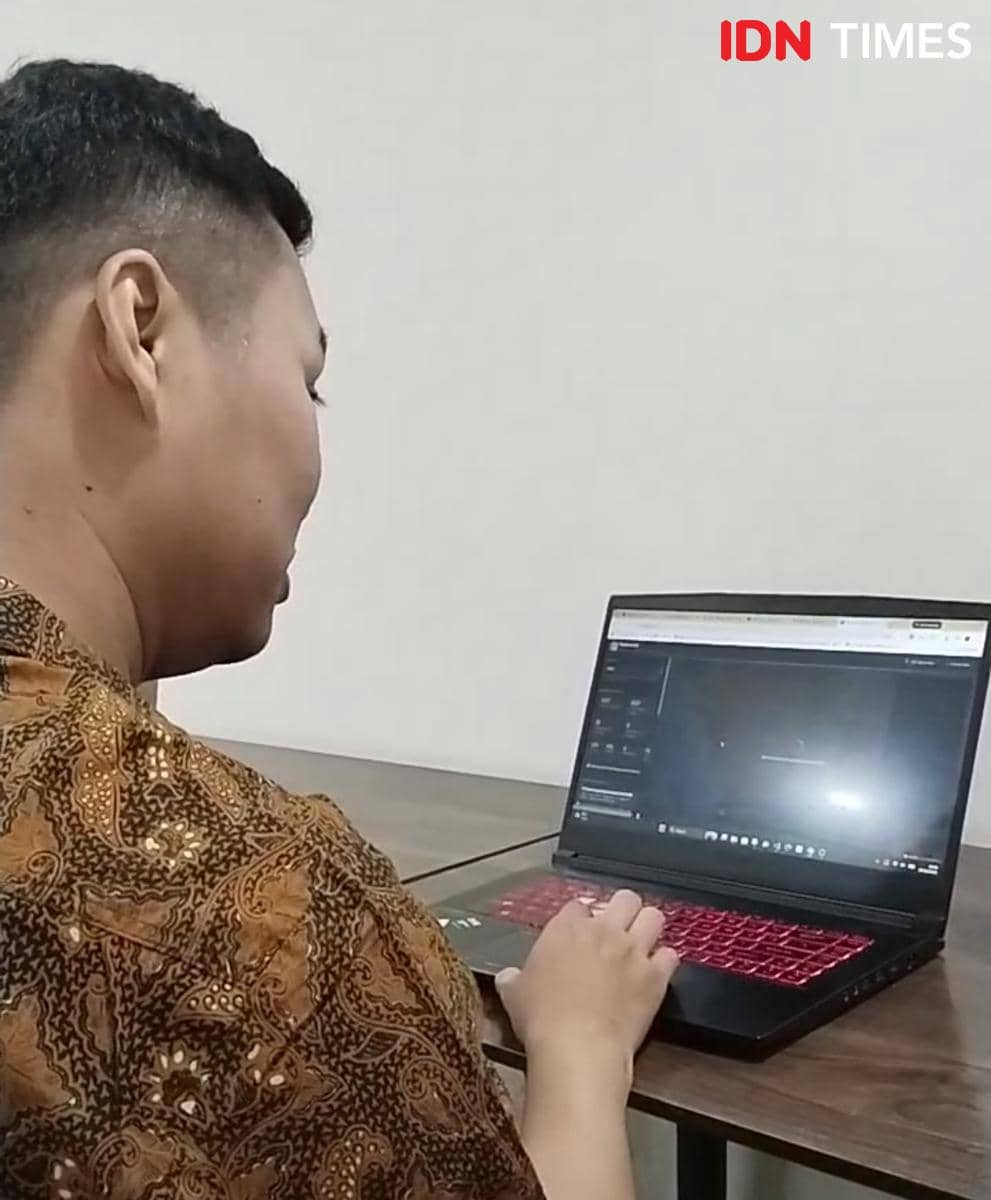 Tangkapan layar laman website Pantau Api, karya M. Rizky Pribadi, ditampilkan pada perangkat digital secara daring.