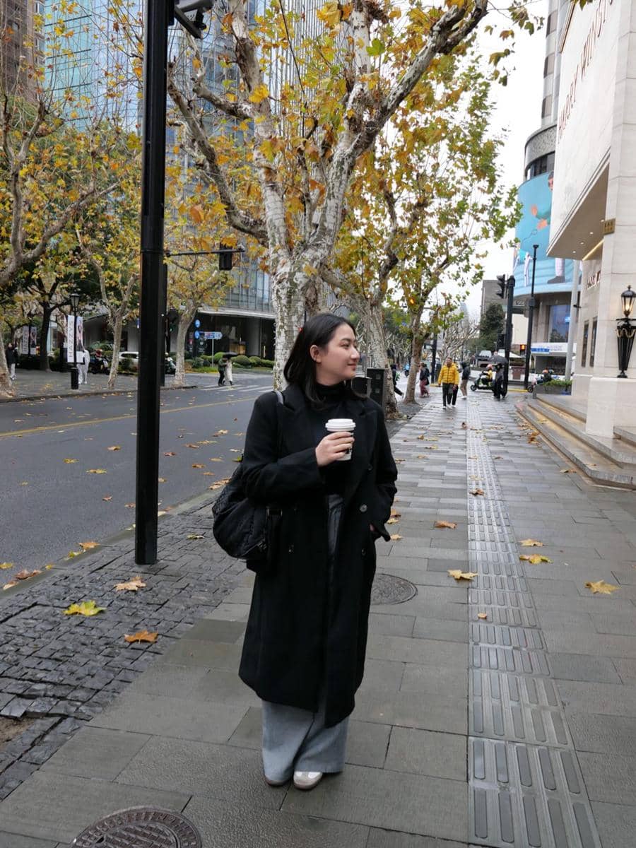 Inspirasi OOTD traveling ala Stephanie Giscka