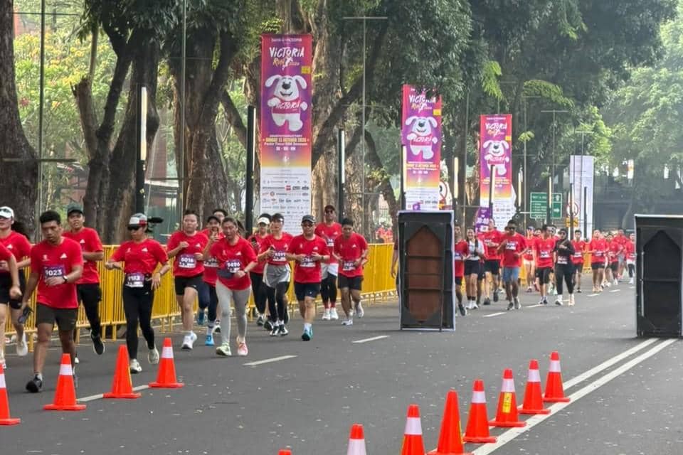 Peserta mengikuti Victoria Run 2026 yang digelar Bank Victoria sebagai ajang mempererat kedekatan dengan masyarakat.