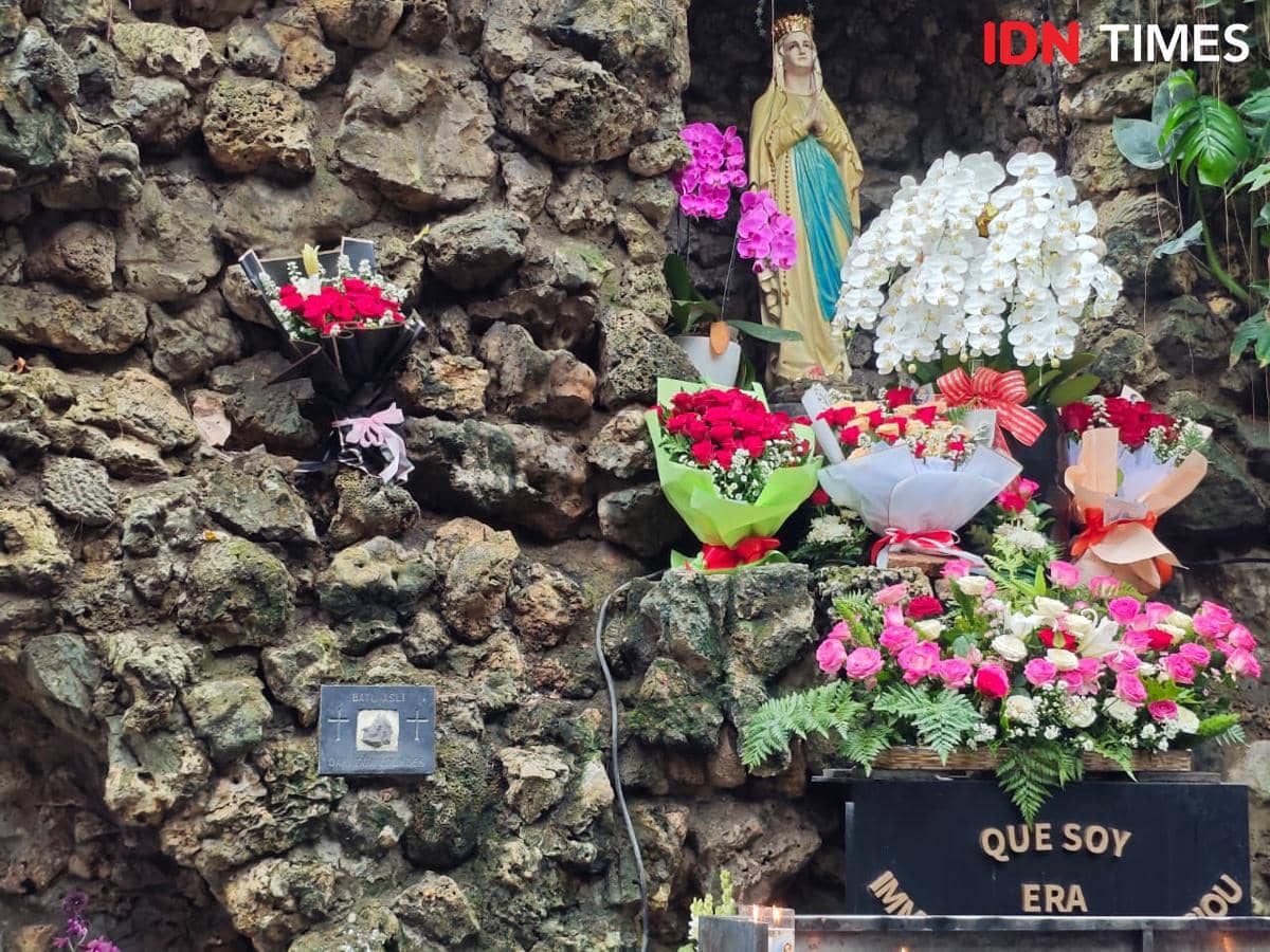 Gua Maria Katedral (IDN Times/Febriyanti Revitasari)