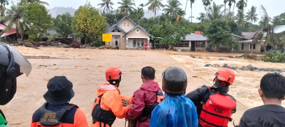 Banjir di Padang, Sumatra Barat (Dok. BNPB dan Polri)