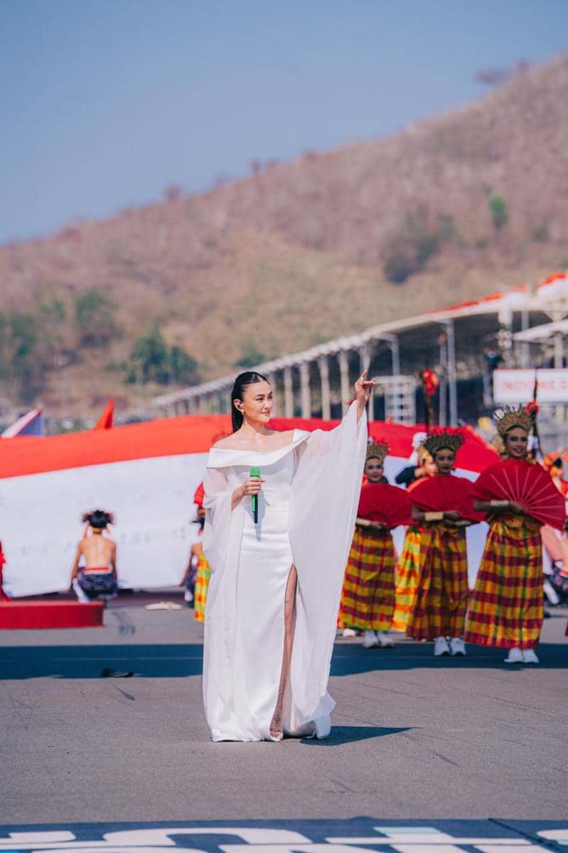 Gaya Agnez Mo Jadi Penampil di MotoGP Mandalika (dok. InJourney)