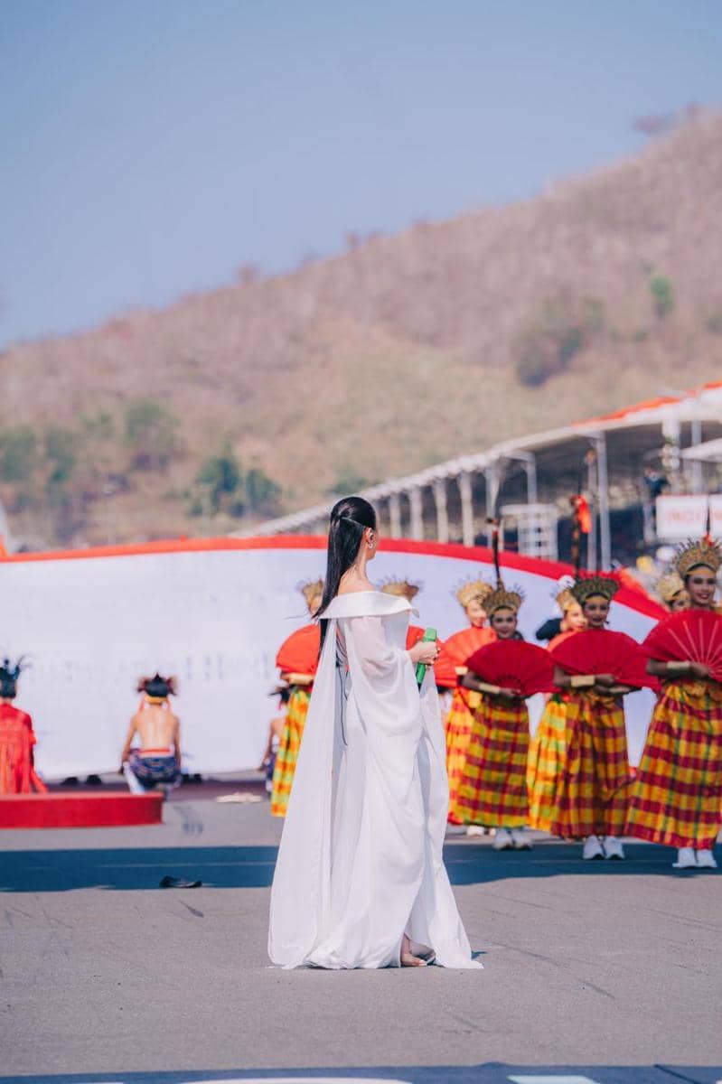 Gaya Agnez Mo Jadi Penampil di MotoGP Mandalika (dok. InJourney)