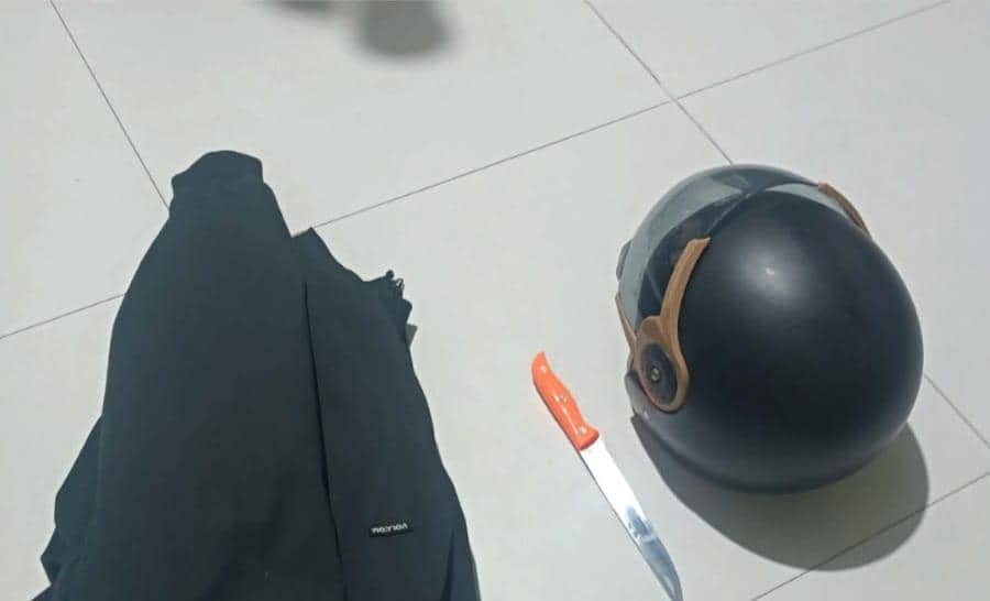 Barang bukti yang digunakan tersangka saat merampok/Istimewa