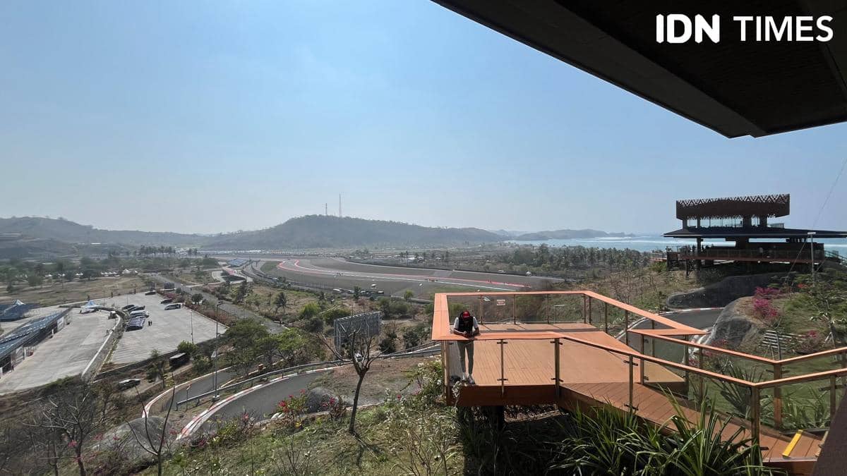 Pemandangan dari Bukit 360 Mandalika (IDN Times/Margith Damanik)