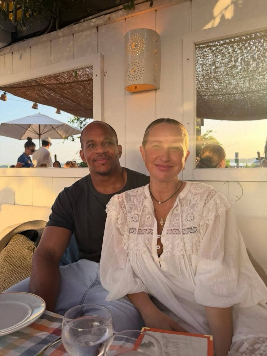 Jennifer Meyer dan Ogulensi dalam sebuah potret bersama yang dibagikan melalui akun Instagram Jennifer Meyer.