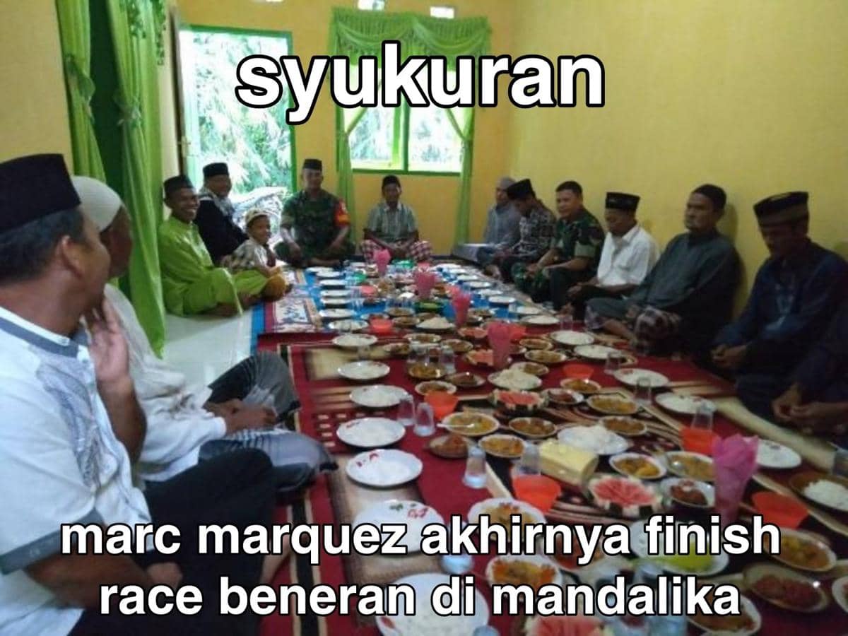 Meme bertema MotoGP Mandalika 2026 dari akun X @lamberesing, dengan teks humor terkait ajang balap tersebut.