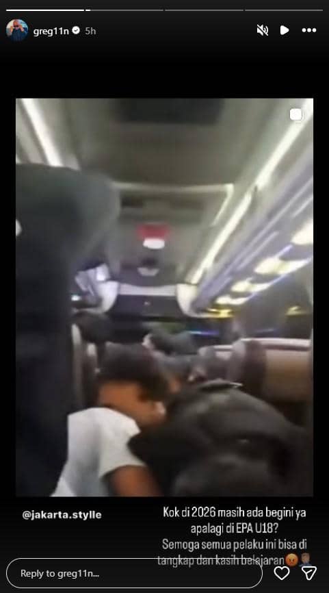 Tangkapan layar unggahan Instagram yang memuat reaksi artis terkait penyerangan bus Persib Bandung.