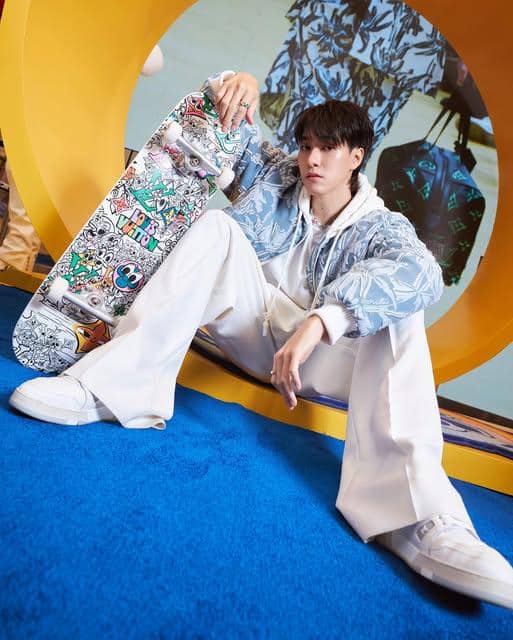 OOTD Pakai Sneakers Canvas ala Nani Hirunkit