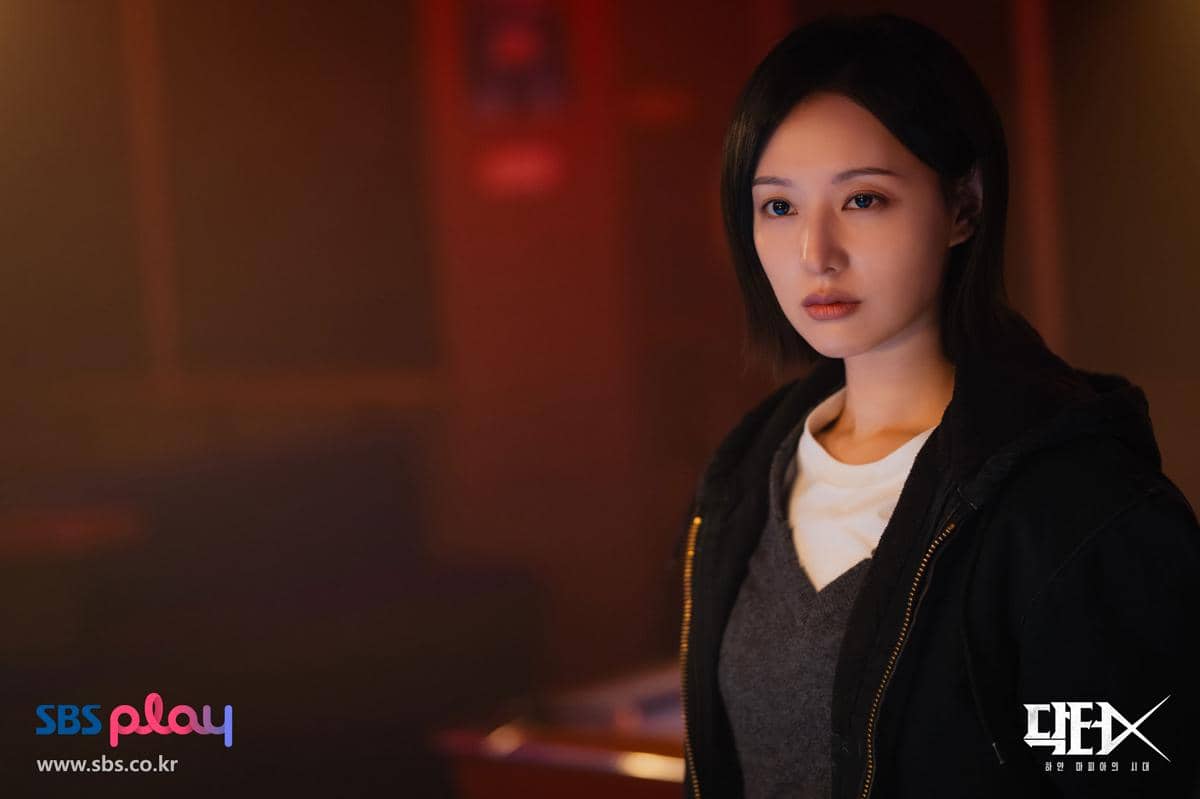 Potongan adegan dari drama Doctor X: Mafia in White produksi SBS dalam materi promosi resmi serial tersebut.
