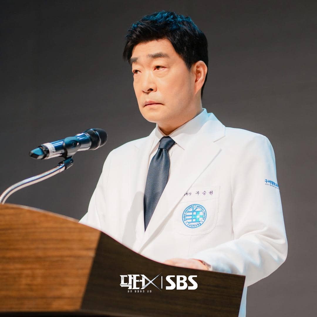 Cuplikan drama Doctor X: Mafia in White yang diunggah melalui akun Instagram resmi SBS Drama Official.