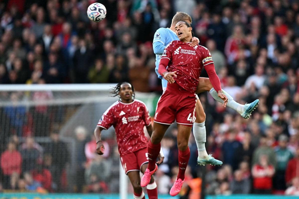 Liverpool Dibantai ManCity, Van Dijk Sindir Standar Ganda Wasit