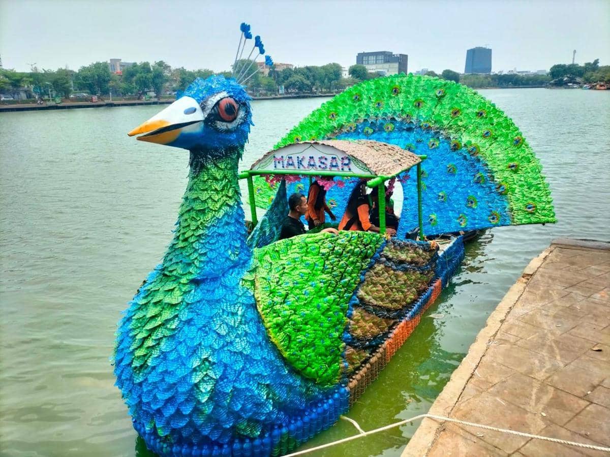 43 Perahu Daur Ulang Berparade di Danau Sunter, Warga Bisa Naik Gratis