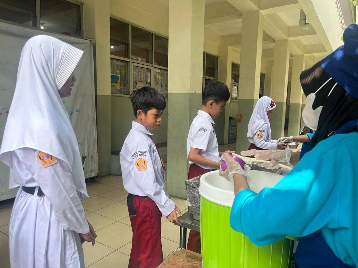 Bogor Uji Coba MBG Prasmanan, Diklaim Bisa Tekan Sisa Makanan