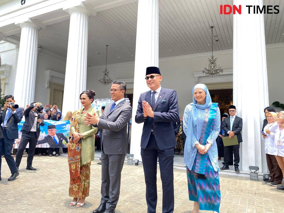 Lagu Sheila On 7 Iringi Kepergian Sugiono dari Kantor Kemlu RI
