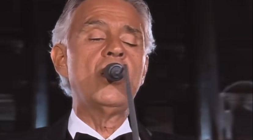Potret Andrea Bocelli dalam unggahan akun Instagram shoemakerlive, dengan ekspresi tenang menghadap kamera.