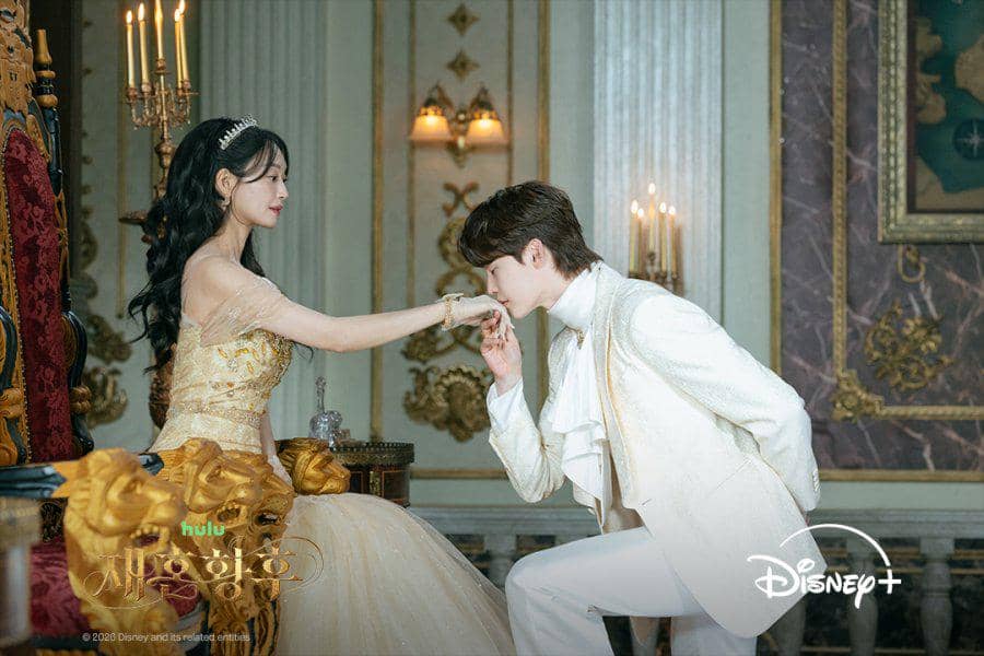 Potongan adegan resmi serial The Remarried Empress dari Disney+, digunakan sebagai materi promosi serial tersebut.