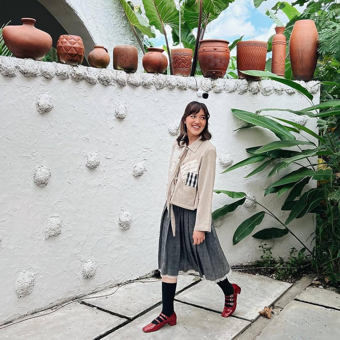 gaya outfit bernuansa earth tone ala Ify Alyssa