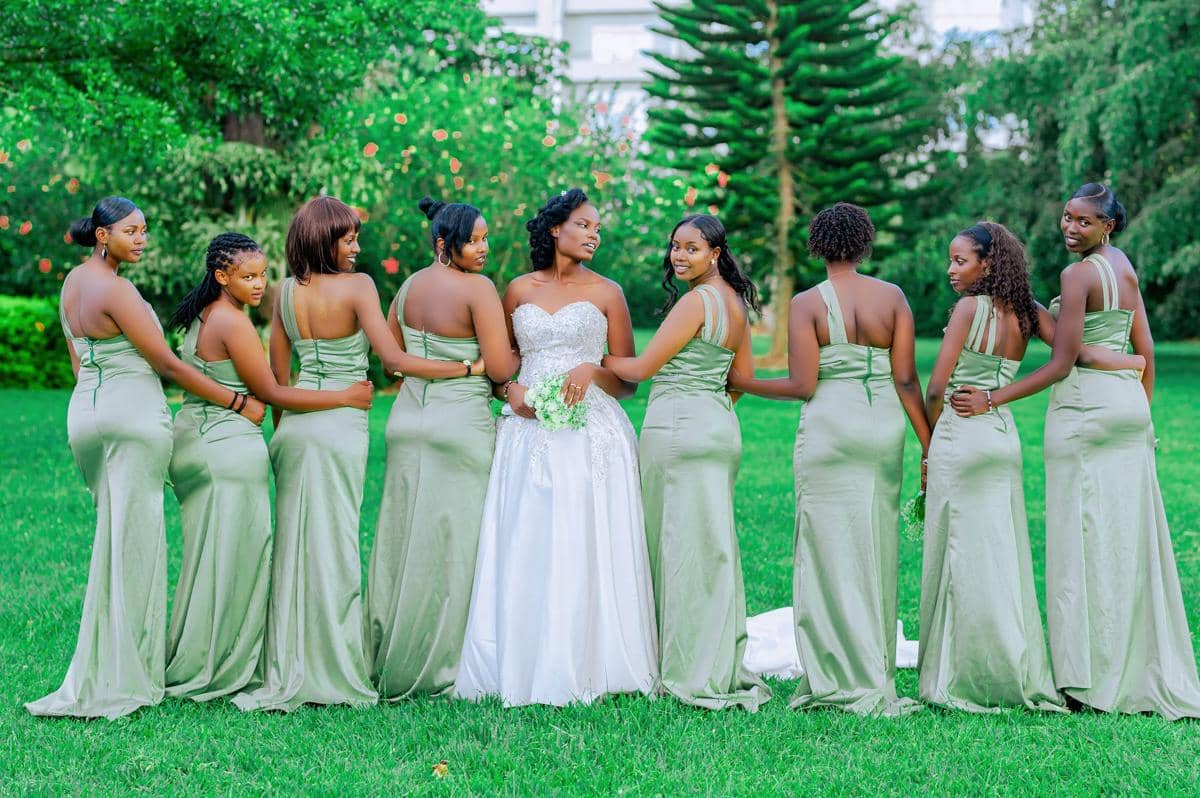 Pengantin dan bridesmaid.