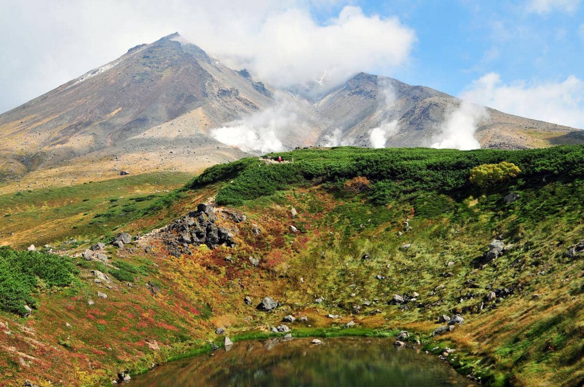 ilustrasi panorama Gunung Asahidake