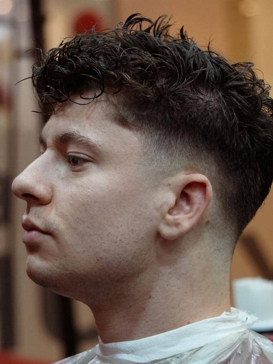 ilustrasi potongan rambut fringe cut 