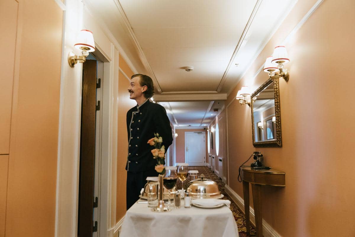 ilustrasi room service