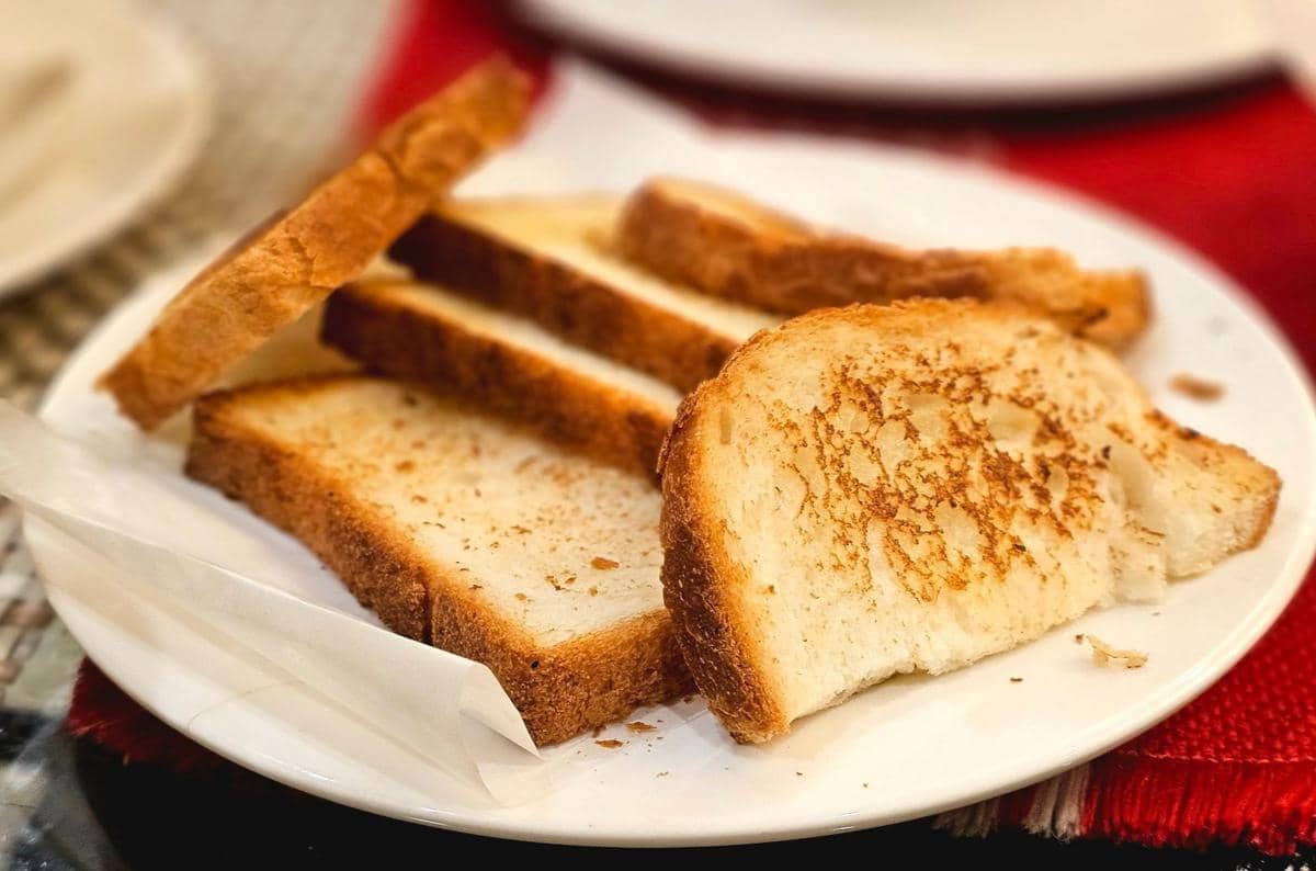[PUISI] Bahagia Sebesar Remah Roti