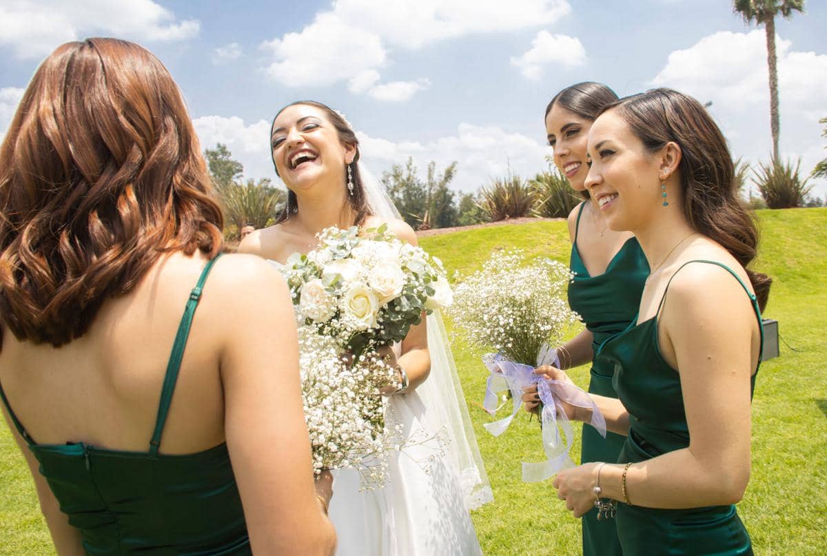 Pengantin dan bridesmaid.