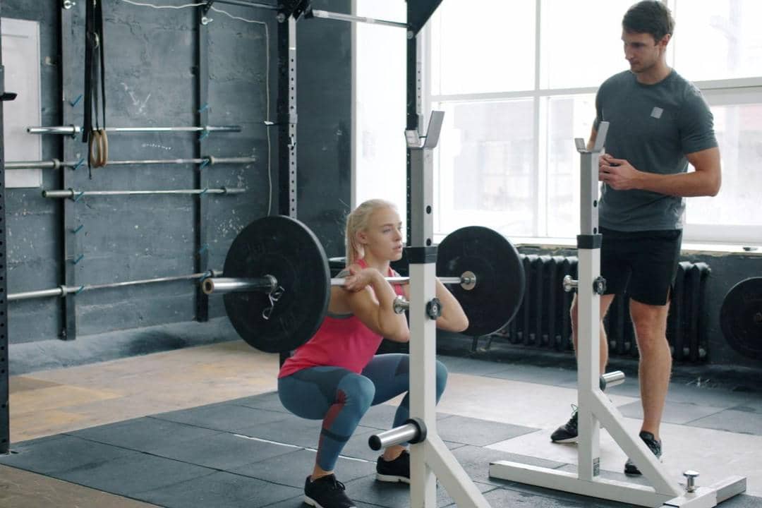 Mana yang Lebih Menantang: Front Squat atau Back Squat?