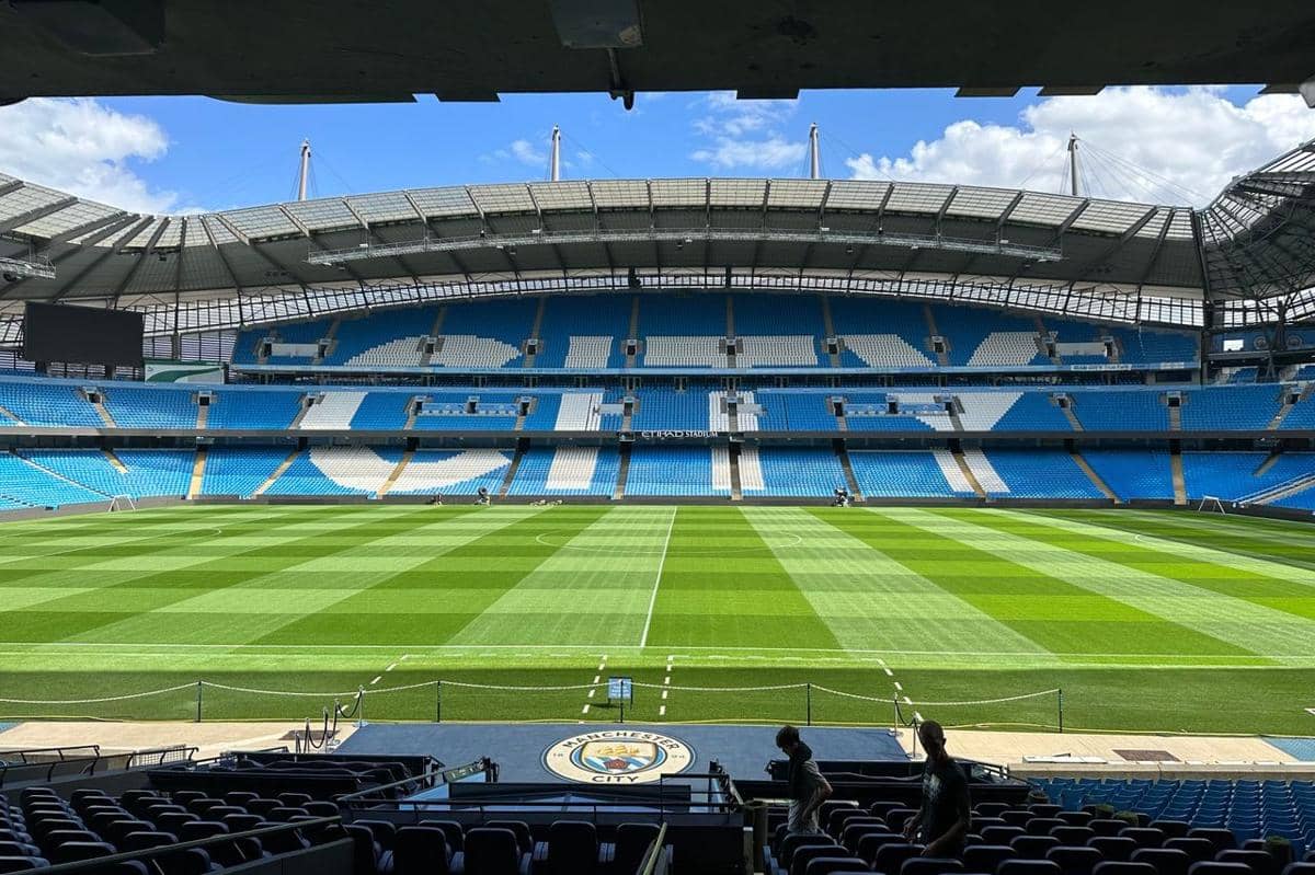 Mengulik Tradisi Balon Pisang Suporter Manchester City