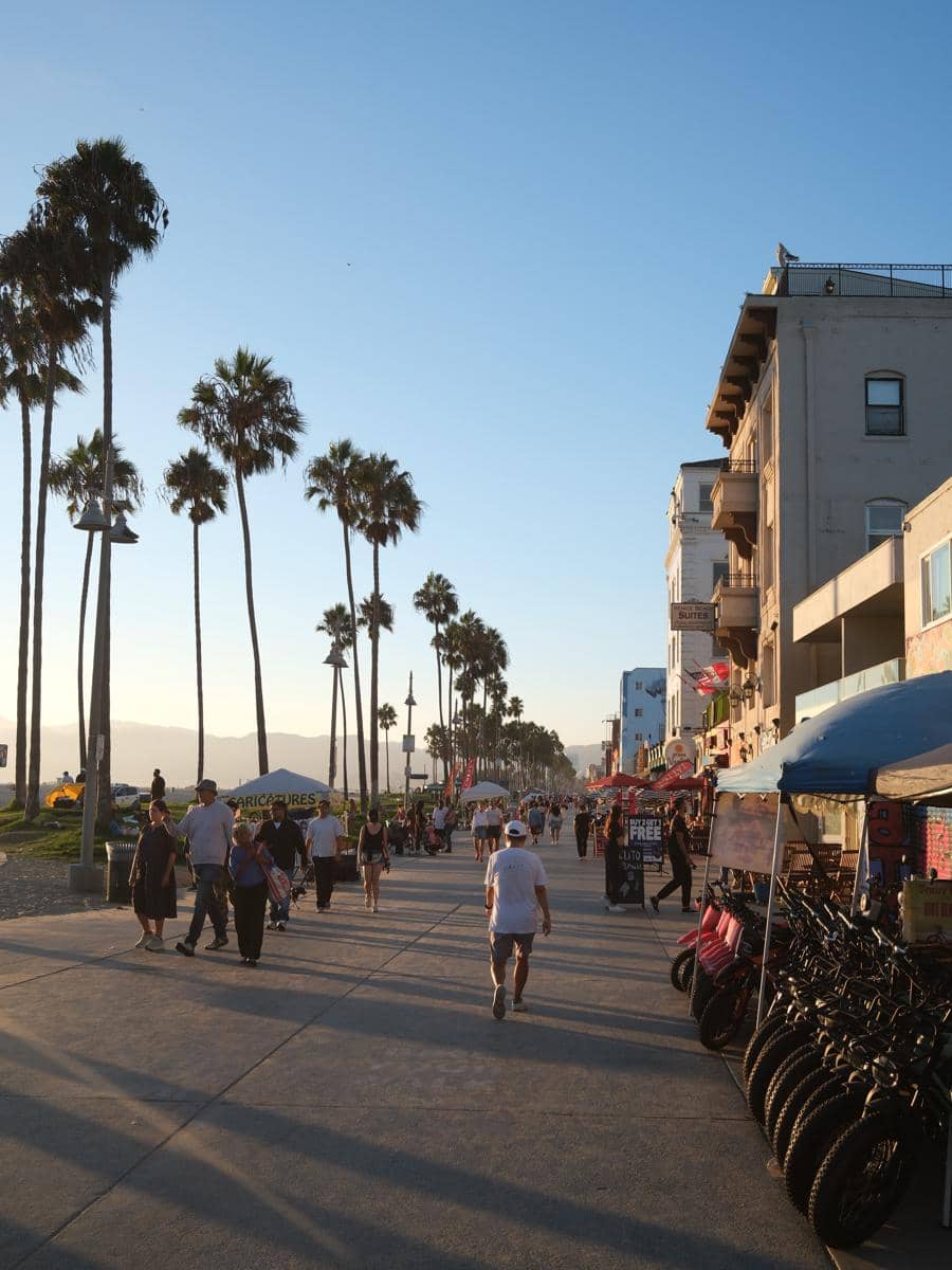 El Rumi dan Syifa Hadju saat liburan di Santa Monica Pier