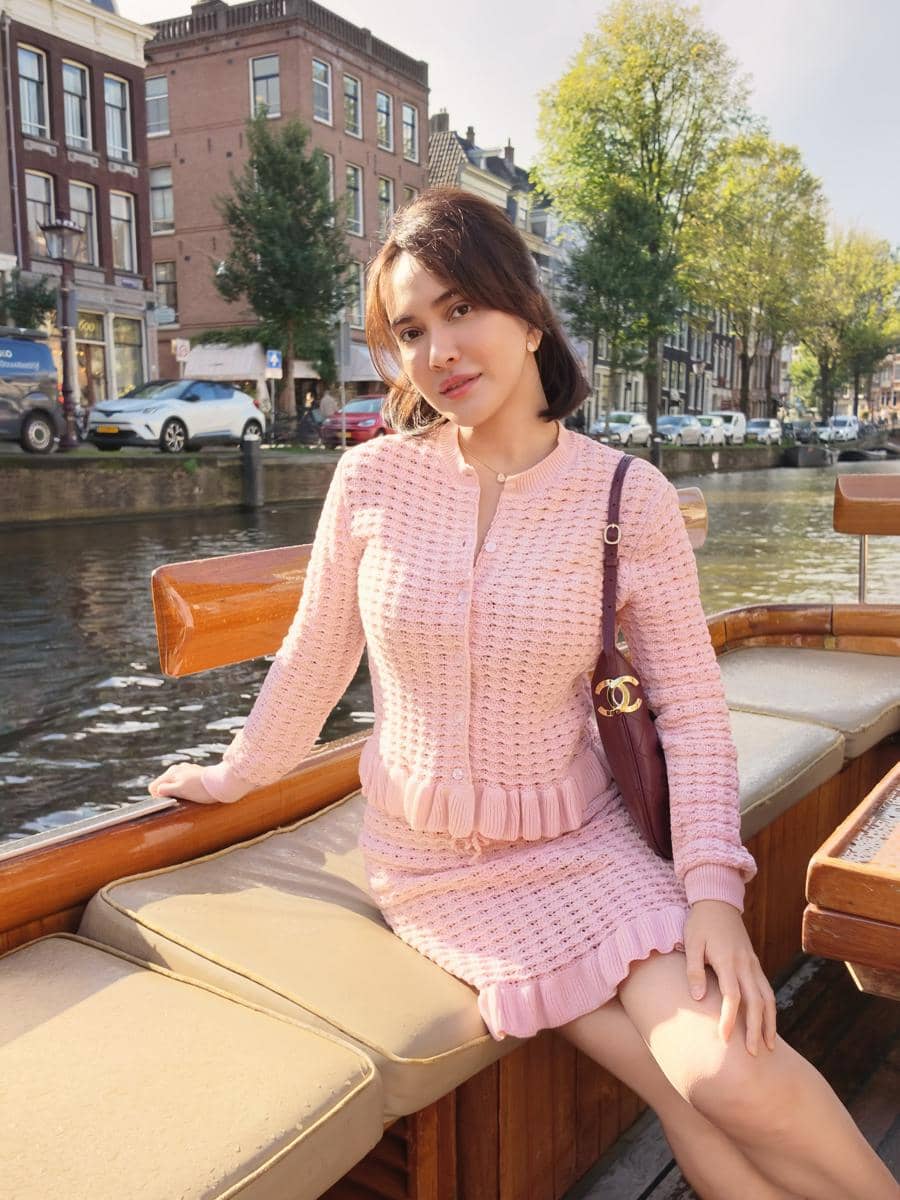 Shandy Aulia dan Claire liburan musim gugur di Eropa