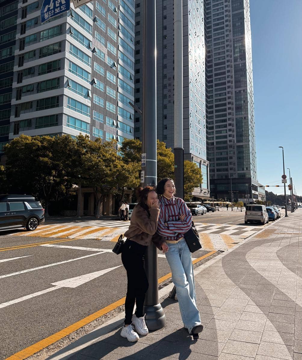 Putri Marino jalan-jalan di Kota Busan