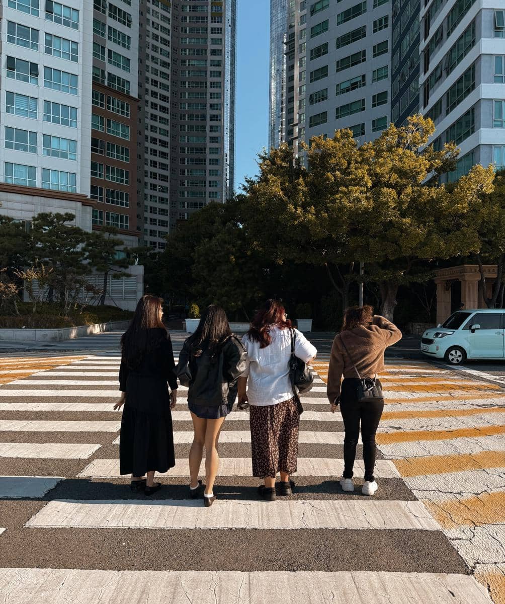 Putri Marino jalan-jalan di Kota Busan