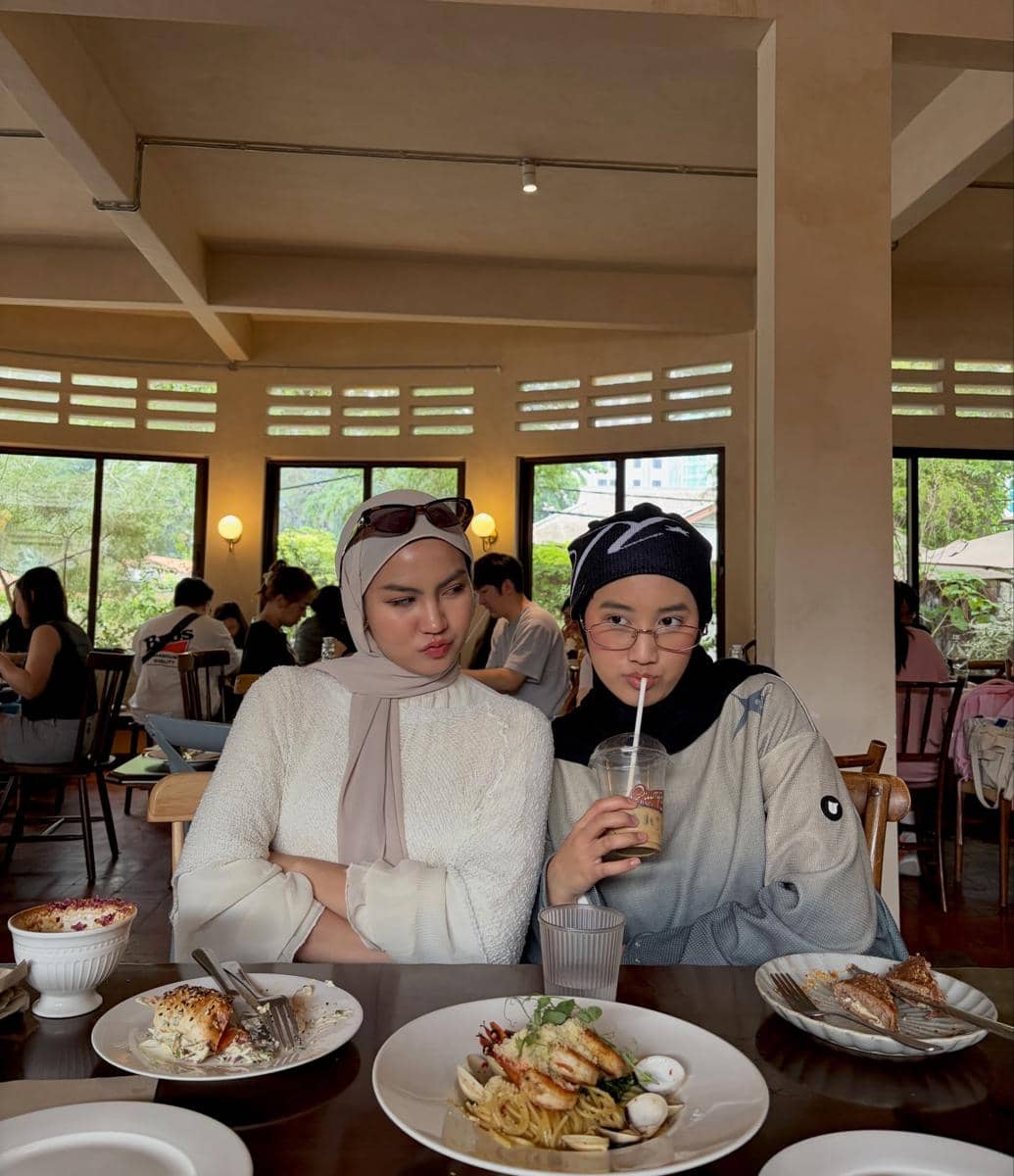 Xaviera Putri liburan di Malaysia bersama sahabat