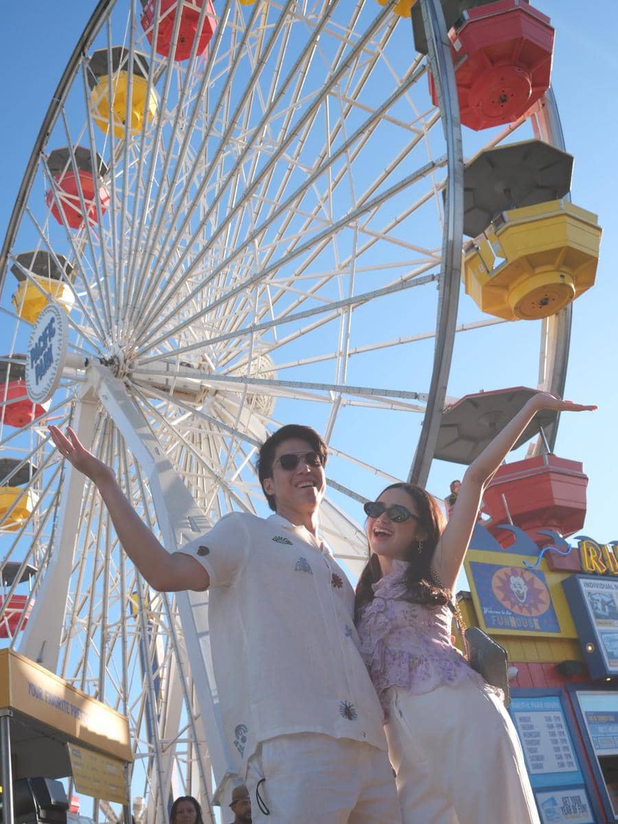 El Rumi dan Syifa Hadju saat liburan di Santa Monica Pier