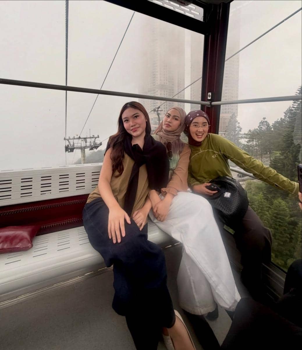 Xaviera Putri liburan di Malaysia bersama sahabat
