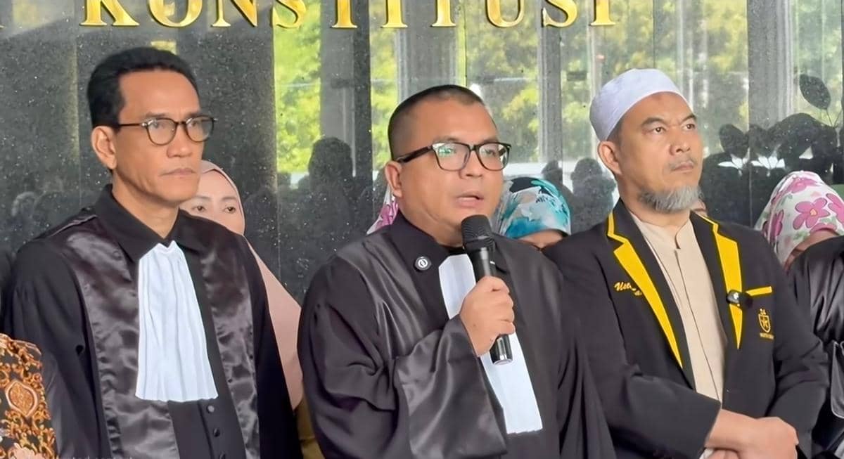 Denny Indrayana Desak Prabowo Tak Diam soal Putusan Ijazah Gibran