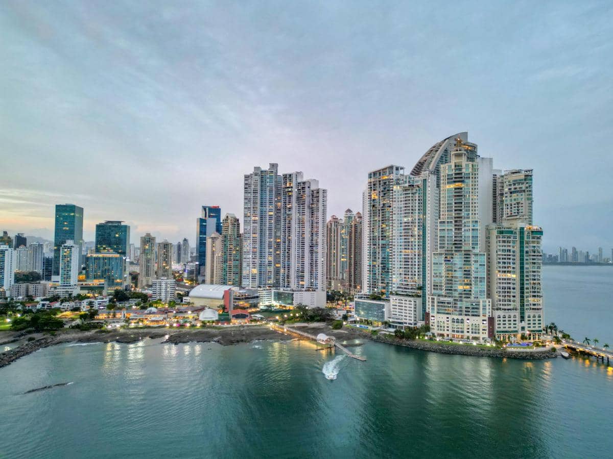suasana gedung pencakar langit di Panama City