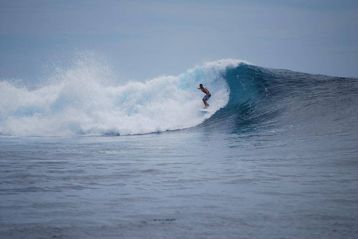 potret surfing Mentawai, Indonesia
