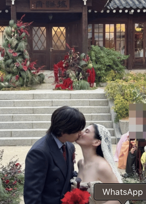 Momen pernikahan Kim Yong Ji dalam dokumentasi acara, sebagaimana ditampilkan dalam unggahan situs Koreaboo.